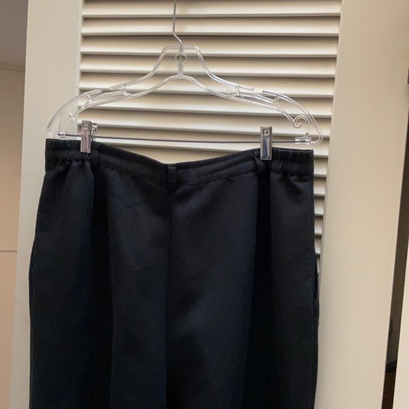 $14 bundle of 3 trousers, 2 size 18 & 1 size 16 - Picture 2 of 9